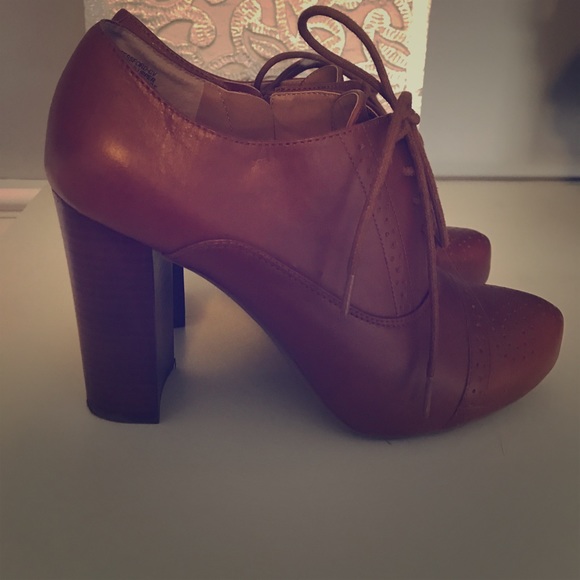 Shoes - CROWN Vintage Retro brown heels